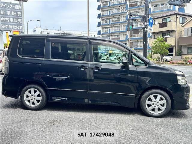 Toyota VOXY 2007-11 7226841-10