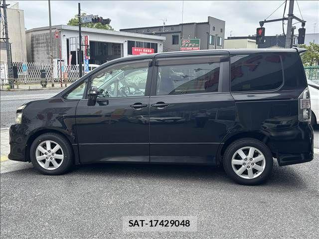 Toyota VOXY 2007-11 7226841-11