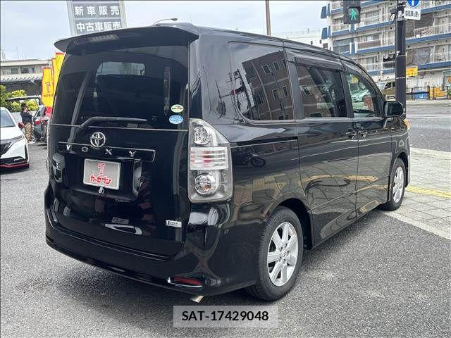 Toyota VOXY 2007-11 7226841-12