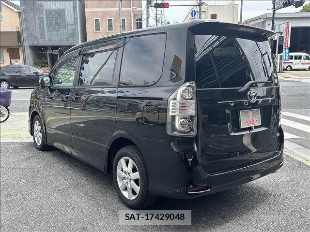 Toyota VOXY 2007-11 7226841-14