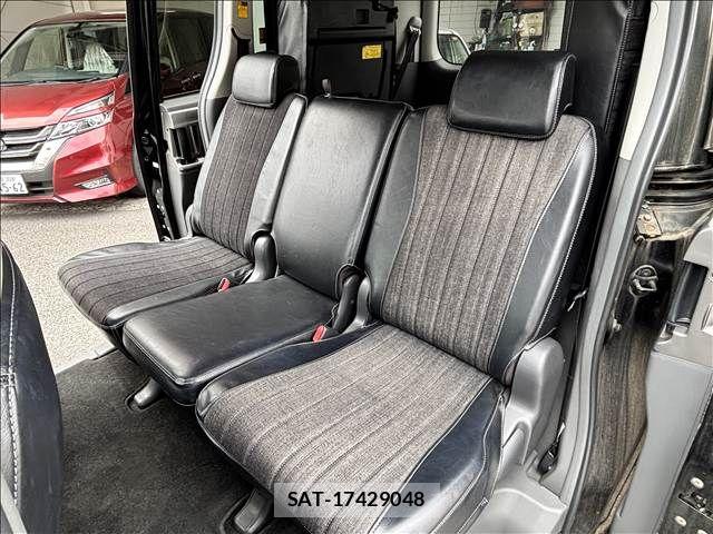 Toyota VOXY 2007-11 7226841-17