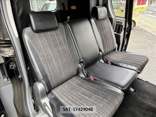 Toyota VOXY 2007-11 7226841-18