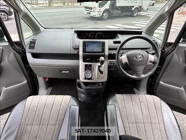 Toyota VOXY 2007-11 7226841-1