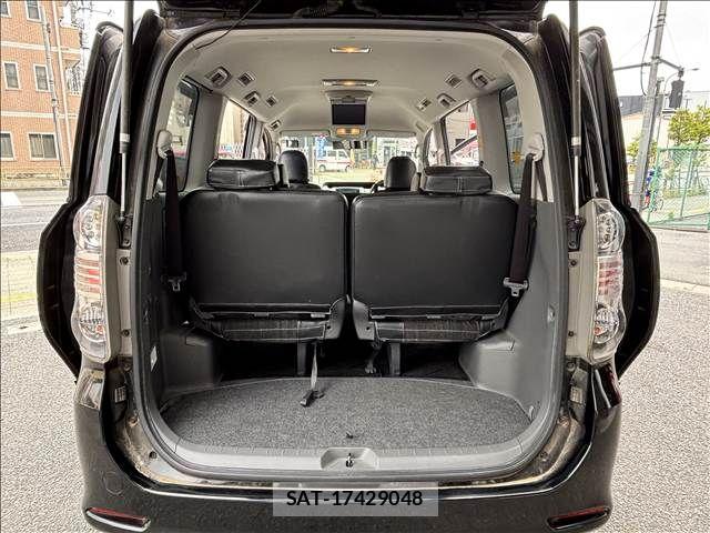 Toyota VOXY 2007-11 7226841-29