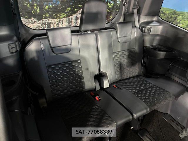 Toyota VOXY 2023-07 7226982-9