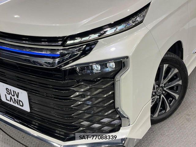 Toyota VOXY 2023-07 7226982-11