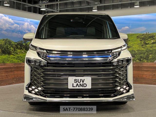 Toyota VOXY 2023-07 7226982-13