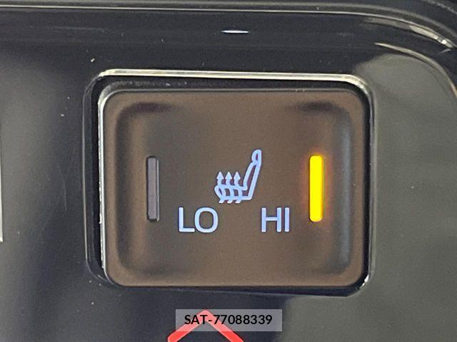 Toyota VOXY 2023-07 7226982-6