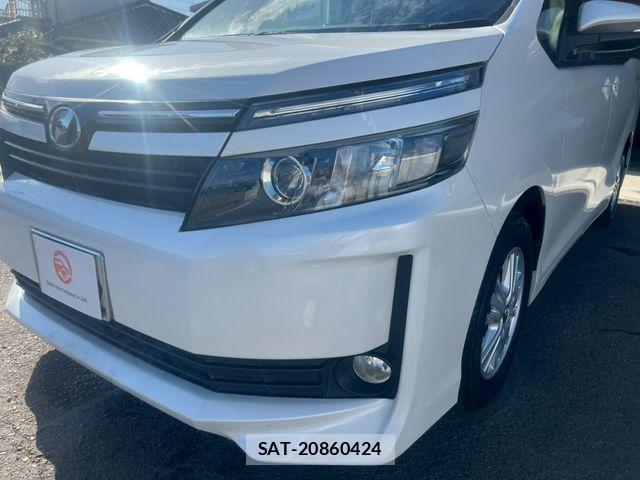 Toyota VOXY 2014-04 7226880-9