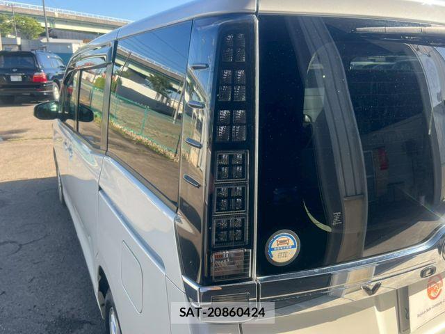 Toyota VOXY 2014-04 7226880-12
