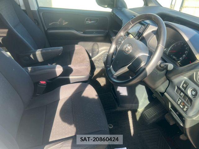 Toyota VOXY 2014-04 7226880-14