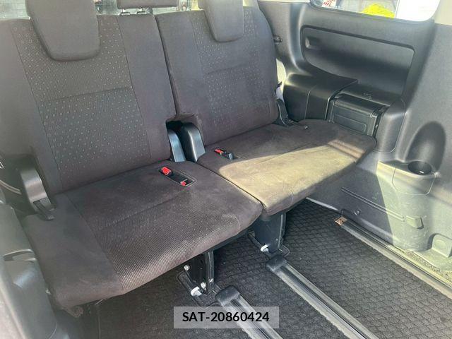 Toyota VOXY 2014-04 7226880-16