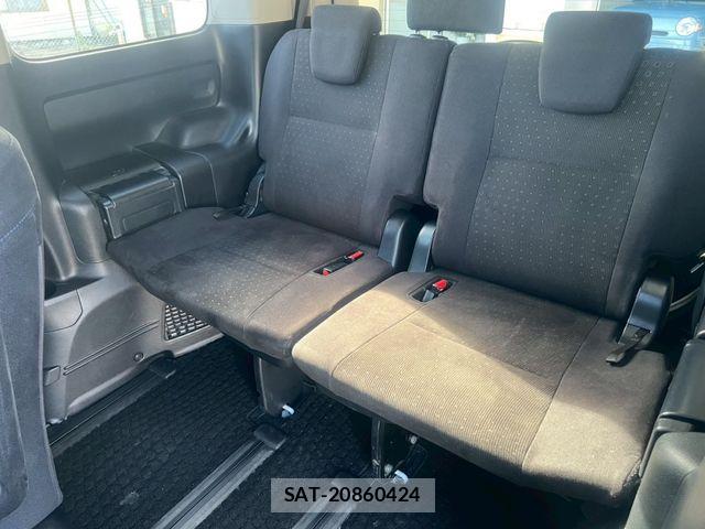 Toyota VOXY 2014-04 7226880-17