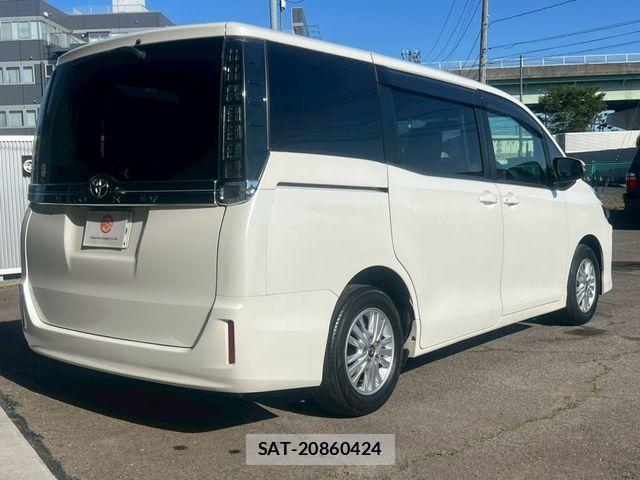 Toyota VOXY 2014-04 7226880-1