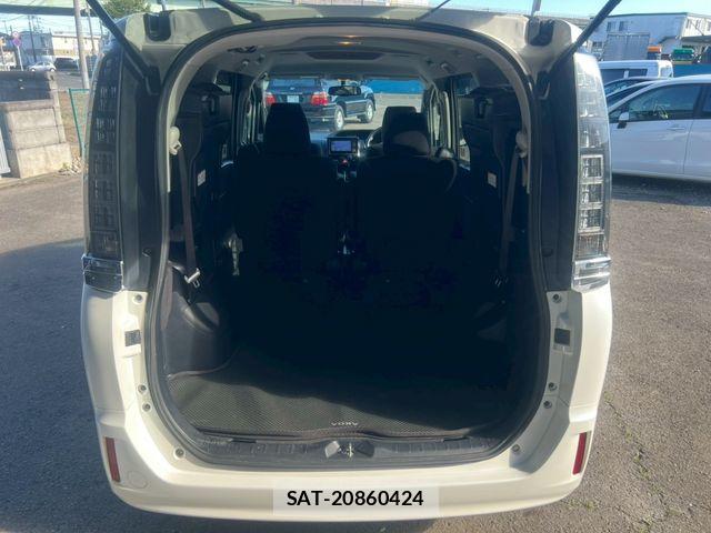 Toyota VOXY 2014-04 7226880-20