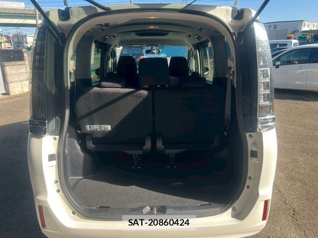 Toyota VOXY 2014-04 7226880-21