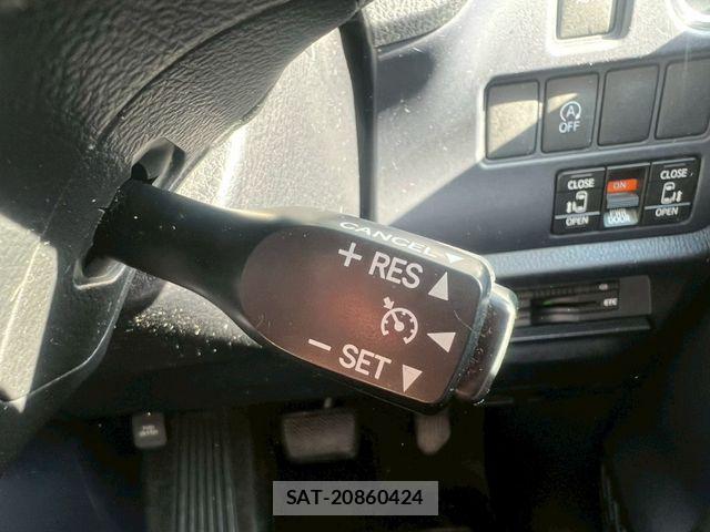 Toyota VOXY 2014-04 7226880-29