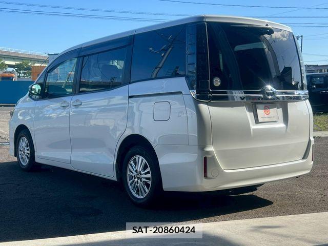 Toyota VOXY 2014-04 7226880-3