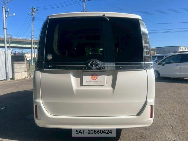Toyota VOXY 2014-04 7226880-5