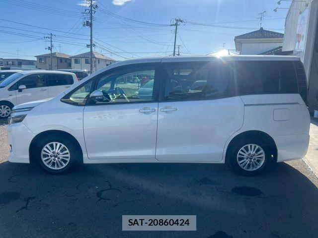 Toyota VOXY 2014-04 7226880-6