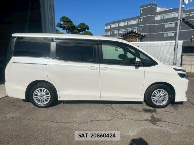 Toyota VOXY 2014-04 7226880-7