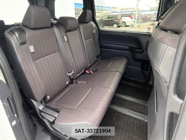 Toyota VOXY 2024-10 7252774-9