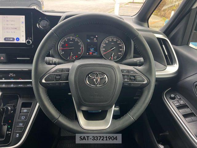 Toyota VOXY 2024-10 7252774-12