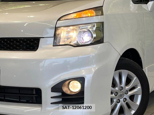 Toyota VOXY 2011-07 7252803-12