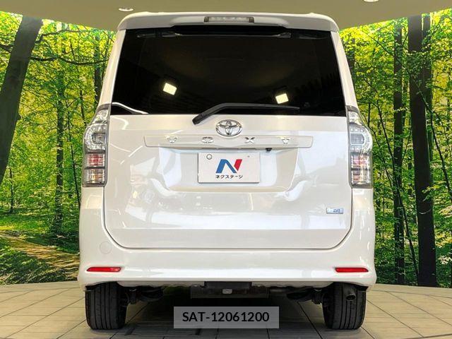 Toyota VOXY 2011-07 7252803-15