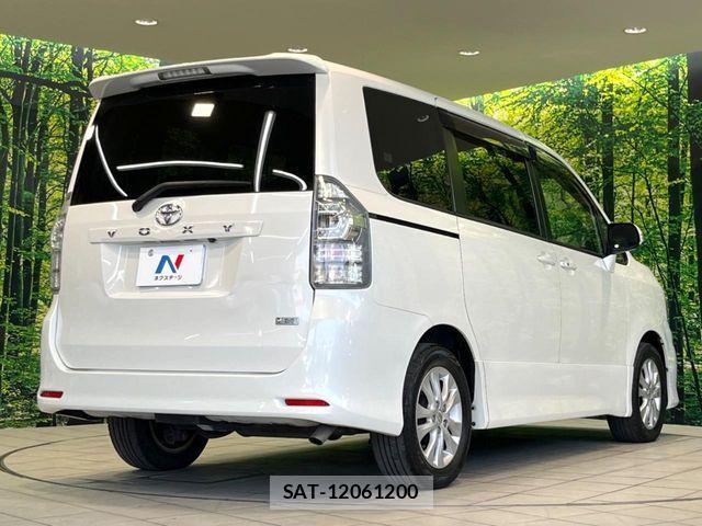 Toyota VOXY 2011-07 7252803-17