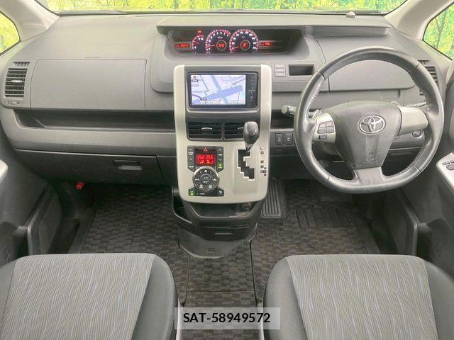 Toyota VOXY 2010-09 7250317-1