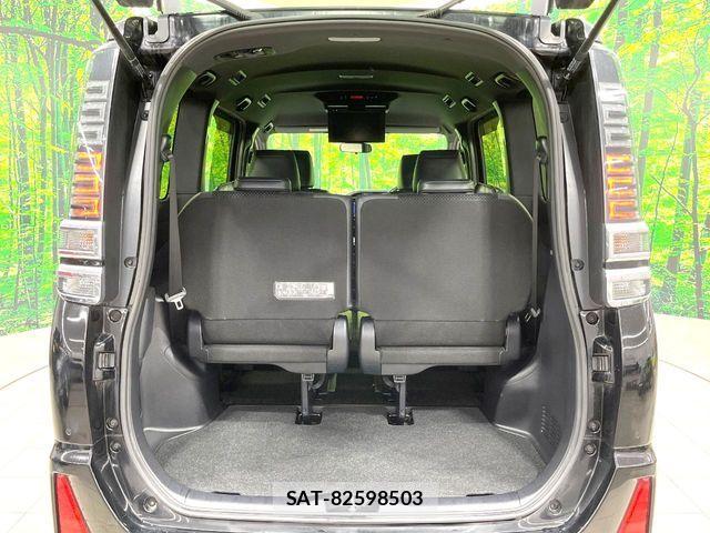 Toyota VOXY 2021-04 7250700-11