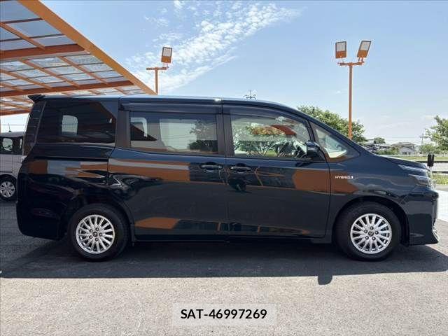 Toyota VOXY 2015-06 7252800-11