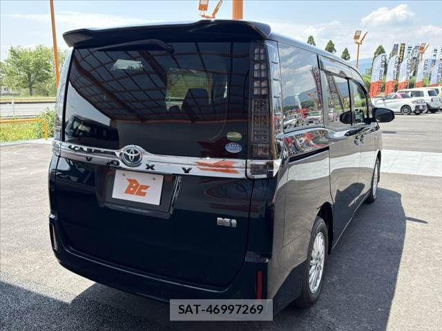 Toyota VOXY 2015-06 7252800-12