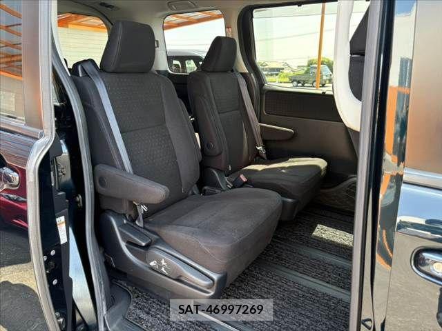 Toyota VOXY 2015-06 7252800-17