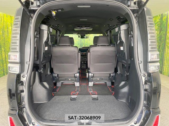 Toyota VOXY 2018-06 7252784-10