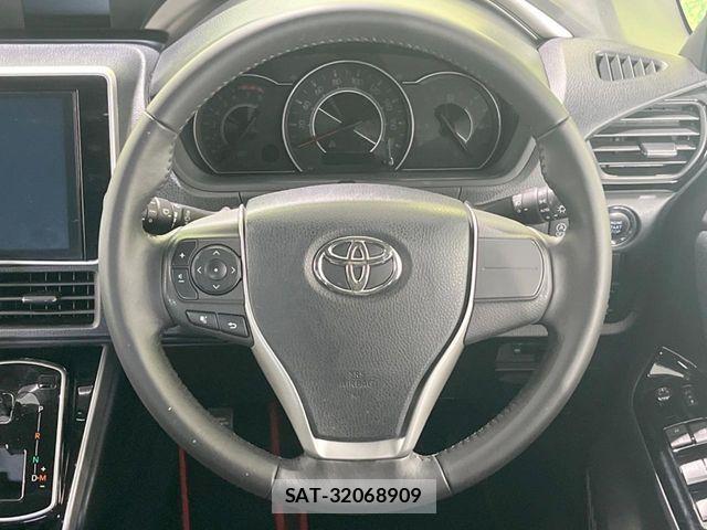 Toyota VOXY 2018-06 7252784-11
