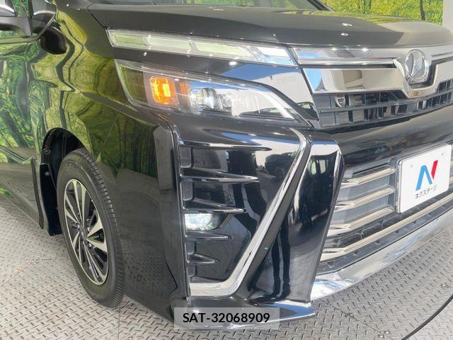 Toyota VOXY 2018-06 7252784-12