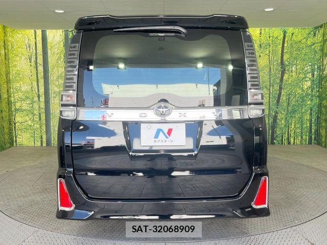 Toyota VOXY 2018-06 7252784-15