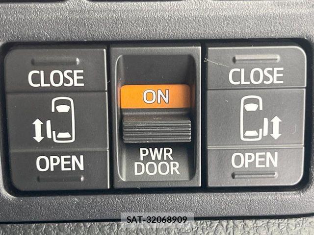 Toyota VOXY 2018-06 7252784-5
