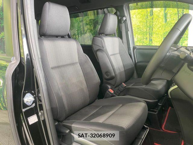 Toyota VOXY 2018-06 7252784-7