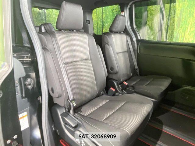 Toyota VOXY 2018-06 7252784-8