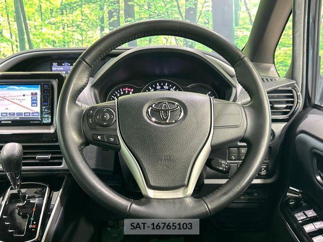 Toyota VOXY 2018-08 7252782-11