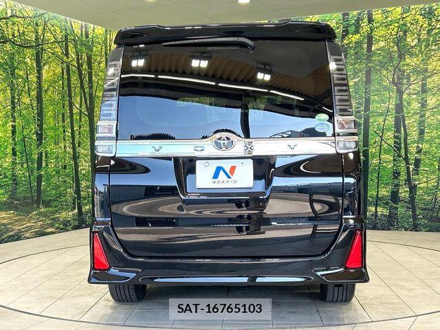 Toyota VOXY 2018-08 7252782-15