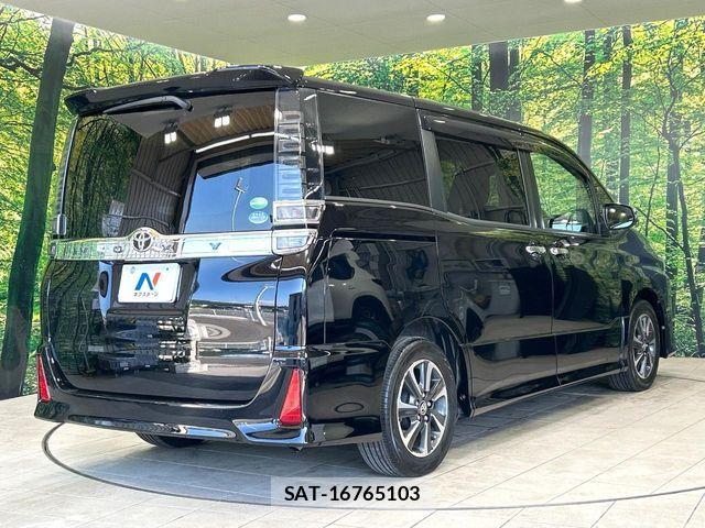Toyota VOXY 2018-08 7252782-17