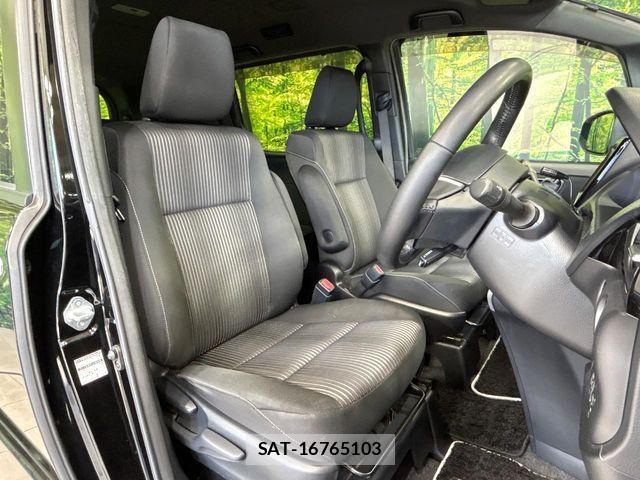 Toyota VOXY 2018-08 7252782-7
