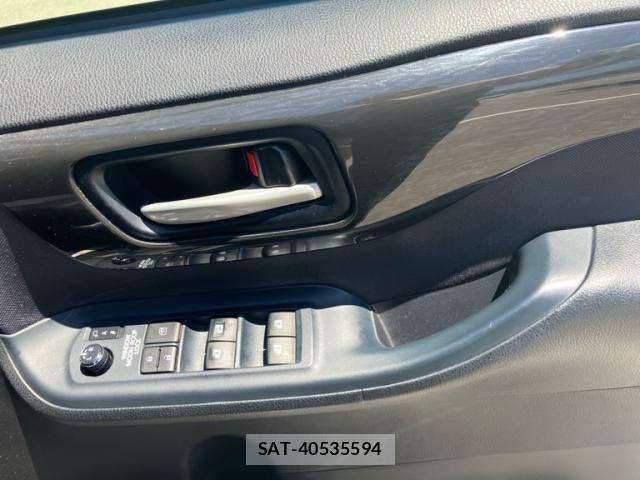 Toyota VOXY 2014-08 7252802-14