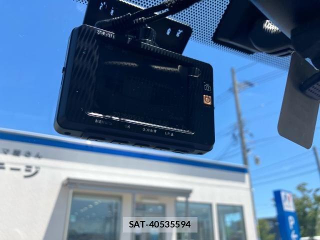 Toyota VOXY 2014-08 7252802-23