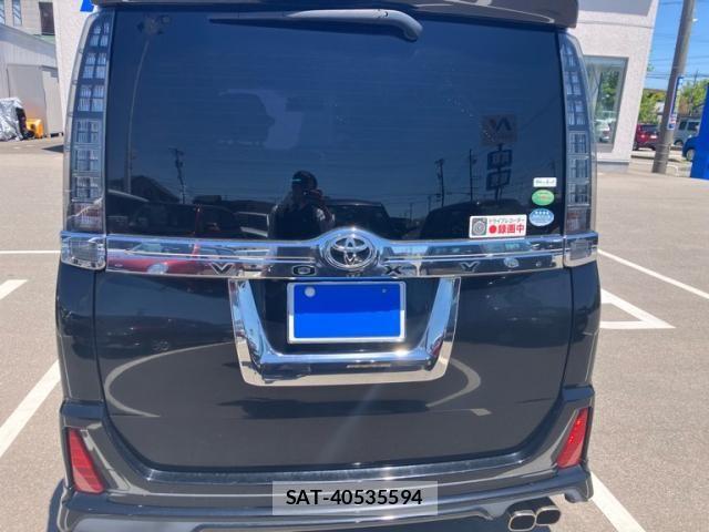 Toyota VOXY 2014-08 7252802-5