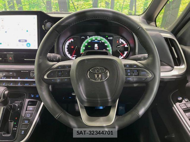 Toyota VOXY 2024-09 7252761-10
